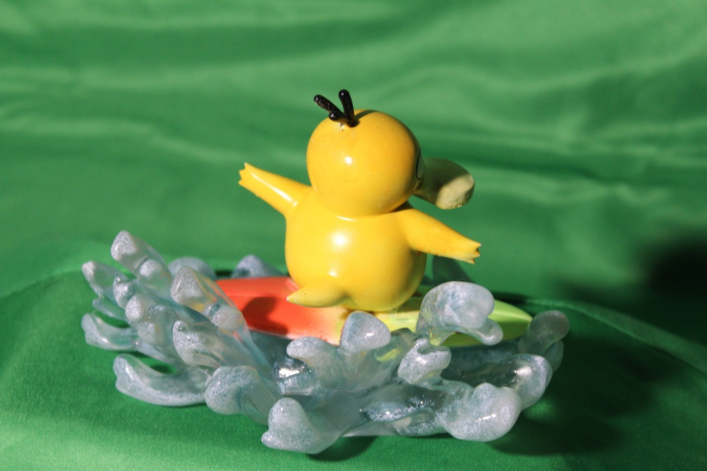 Psyduck Surfer – Build & Paint Action Figure